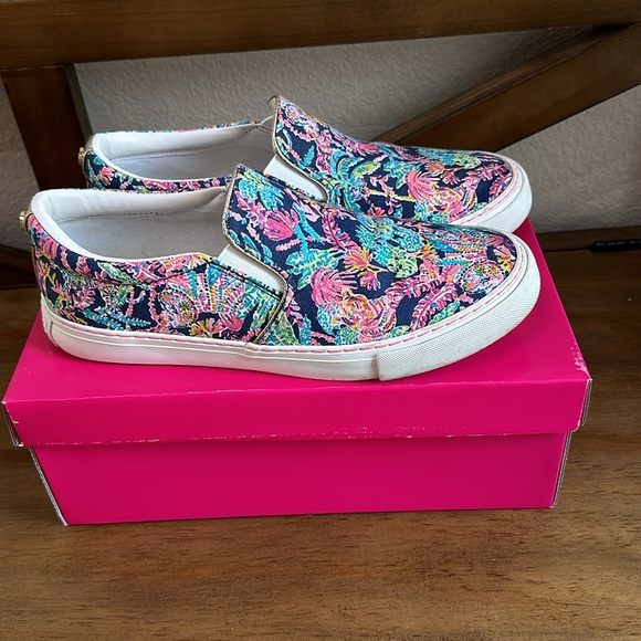 Lilly Pulitzer Julie Sneaker Size 8 - Picture 2 of 14